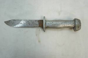 lot 39 image: vintage huntingdeboning knife