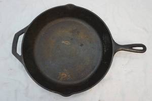 lot 143 image: Lodge cast iron skillet