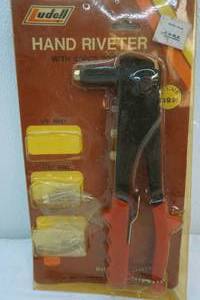 lot 148 image: Lundell hand riveter