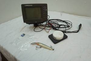 lot 253 image: Lowrance Globalmap 3000 depth finder