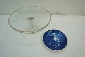 lot 269 image: Denmark Mothers day duck saucer and glass cake server