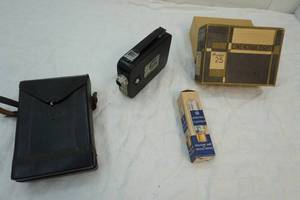 lot 271 image: Kodachrome CineKodak Eight-25 camera