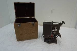 lot 276 image: Kodascope Eight 33 reel to reel movie projector