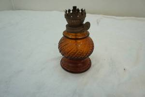 lot 286 image: small oil lamp