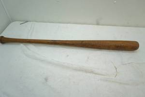 lot 44 image: vintage Winner No. 90 wood baseball bat