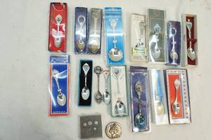 lot 64 image: collectible state and landmark spoons