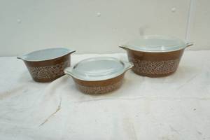 lot 97 image: vintage Pyrex casserole dishes