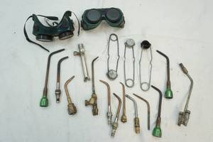 lot 99 image: torch items