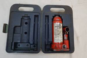lot 102 image: 4 ton hydraulic jack missing handle