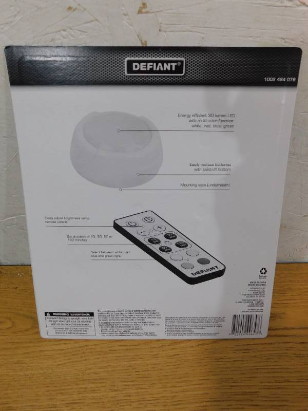 lot 53 image: Defiant 40 Lumens Accent Light Combo with Remote Control (6-Pack)