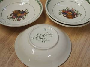 Vintage set of 8 small bowls