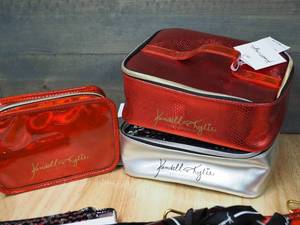 Make upTravel bags