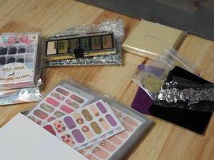 Nails, makeup & jewelry