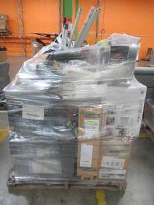 lot 705 image: LARGE WHOLESALESALVAGE PALLET Of LIGHTING, HAND TOOLS, GARAGE ITEMS AND MORE