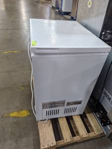 lot 861 image: Thomson 5.0 cu.ft. Chest Freezer in White