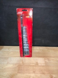lot 9 image: Husky 14, 38, 12 in. E-Torx Socket Set. See Pictures