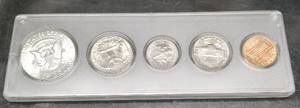 1969 US MINT SET IN HARD PLASTIC