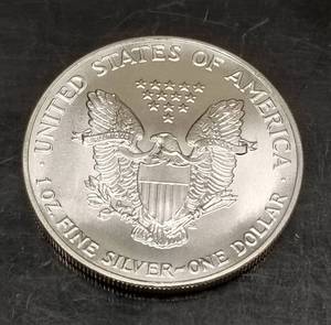 1990 AMERICAN SILVER EAGLE 1 TROY OZ .999 FINE SILVER DOLLAR