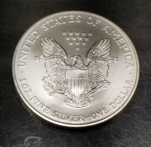 2002 AMERICAN SILVER EAGLE 1 TROY OZ .999 FINE SILVER DOLLAR