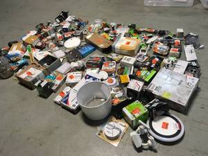 lot 24 image: Mix Lot of assorted Small Houseware iTEMS and Small Tools and Home Decor - Review all pictures