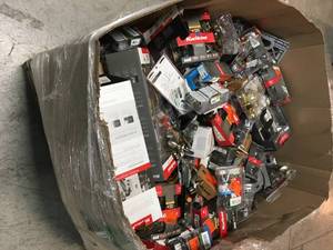 lot 41 image: Assorted Pallet of LockSmith and other Door Locks - Customer Returns- Review all pictures