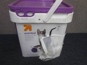 Up & Up Scented Clumping Litter par...