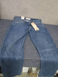 Levi Boyfriend Jeans Size 6 NWT...