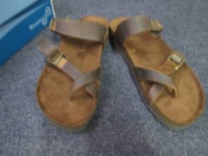 Mountain Sole Ladies Sandals NIB Si...
