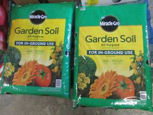 2- 40 qt Bags Miracle Gro Garden So...