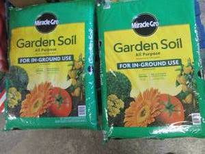 2- 40 qt Bags Miracle Gro Garden So...