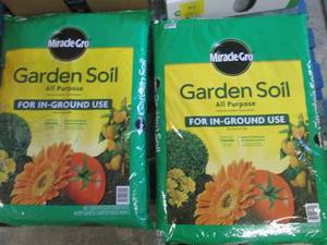 2- 40 qt Bags Miracle Gro Garden So...