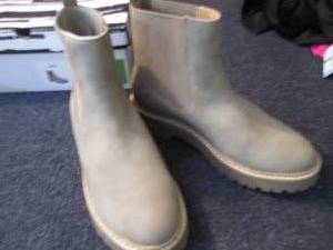 Dolce Vita Chelsea Boot Size 7...