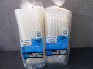 400- 20 oz Plastic Nacho Trays...