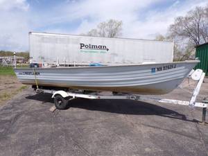 1988 Chrestliner Nordic 16 Boat with 15 HP Evinrude Four Stroke Motor