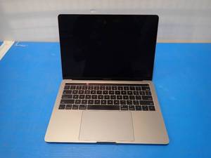Apple&nbspMacBookPro14,2 A1706 MPXV2LLA BTO 3.5 Laptop &nbspINTEL(R) CORE(TM) I7-7567U CPU  3.50GHZ  16GB LPDDR3 RAM  500GB SSD  13.3 screen w 2560 x 1440 resolution  unit has touch bar  no charger  NO IOS