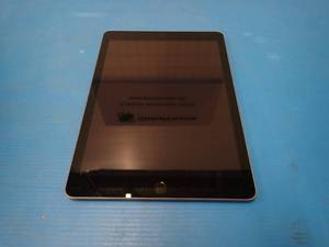 2017 Apple&nbspiPad 5th Gen A1822  32GB storage  includes charger