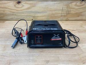 lot 34 image: SCHUMACHER ELECTRIC Battery Extender 8 Amp Battery ChargerMaintainer