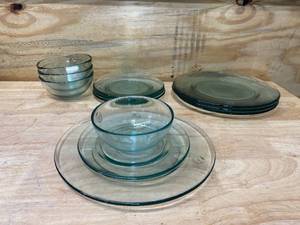 lot 27 image: FRENCH HOME Recycled Glass, Clear 12-Piece Urban Dinnerware Set (Service for 4)