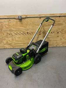 lot 11 image: GREENWORKS PRO 21 in. 60V Battery Cordless Push Lawn Mower with 5.0 Ah Battery and Charger