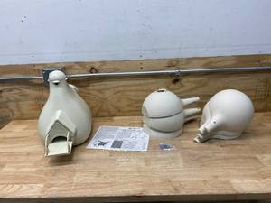 lot 82 image: Lot of Purple Martin Gourds