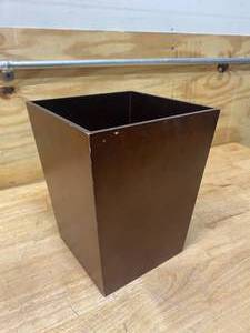 lot 109 image: INTERDESIGN Small Waste Basket