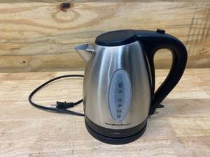 lot 157 image: HAMILTON BEACH 7-Cup Stainless Steel Electric Kettle