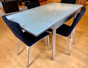 Contemporary Glass Dining Table with 4 Calligaris Chairs