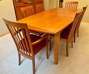 Gorgeous Teak Dining Room Table and 6 Charming Chairs