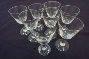 lot 6 image: clear glass wine glasses