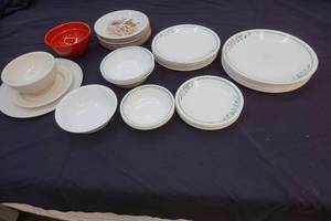 lot 10 image: Corelle dinnerware set