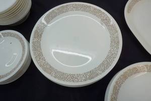 lot 11 image: Corelle dinnerware set