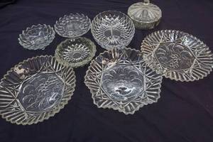lot 14 image: glass serving dishes