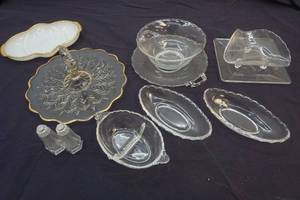 lot 21 image: clear glass serving dishes