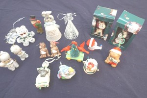 lot 23 image: Hallmark keepsake ornaments